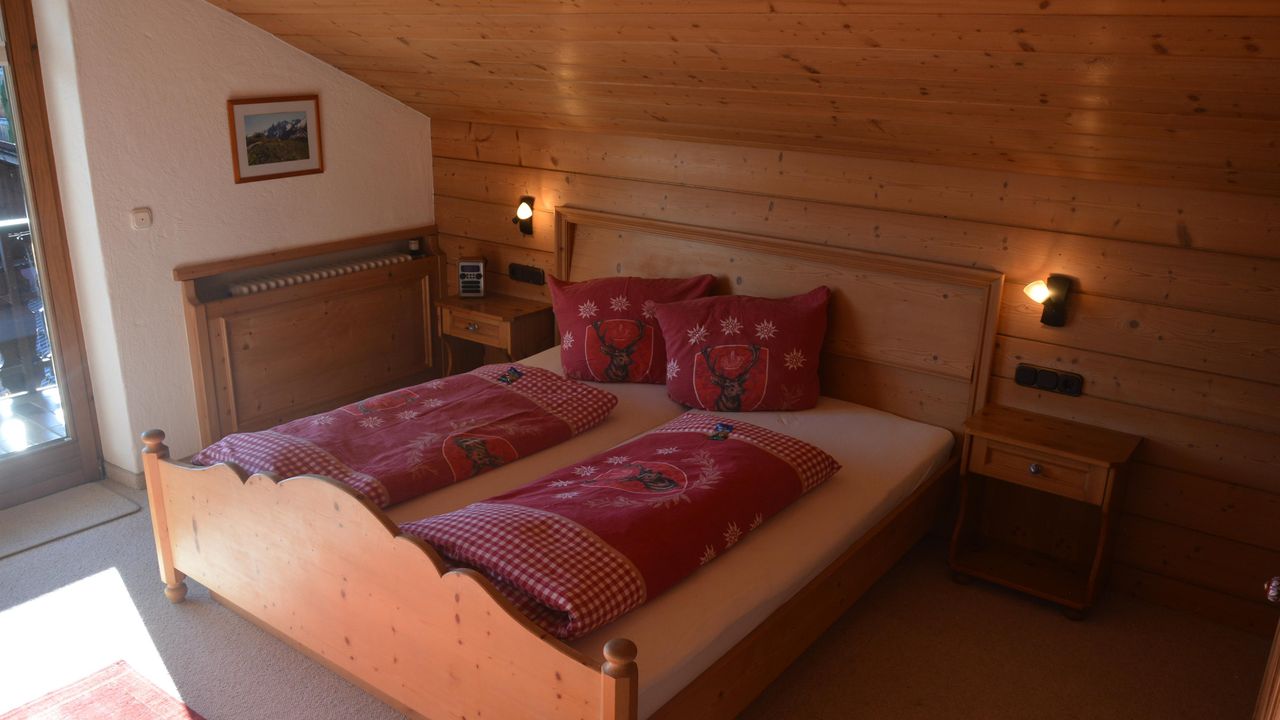 3. Schlafzimmer Edelweiß 2. OG 3. Schlafzimmer Edelweiß 2. OG